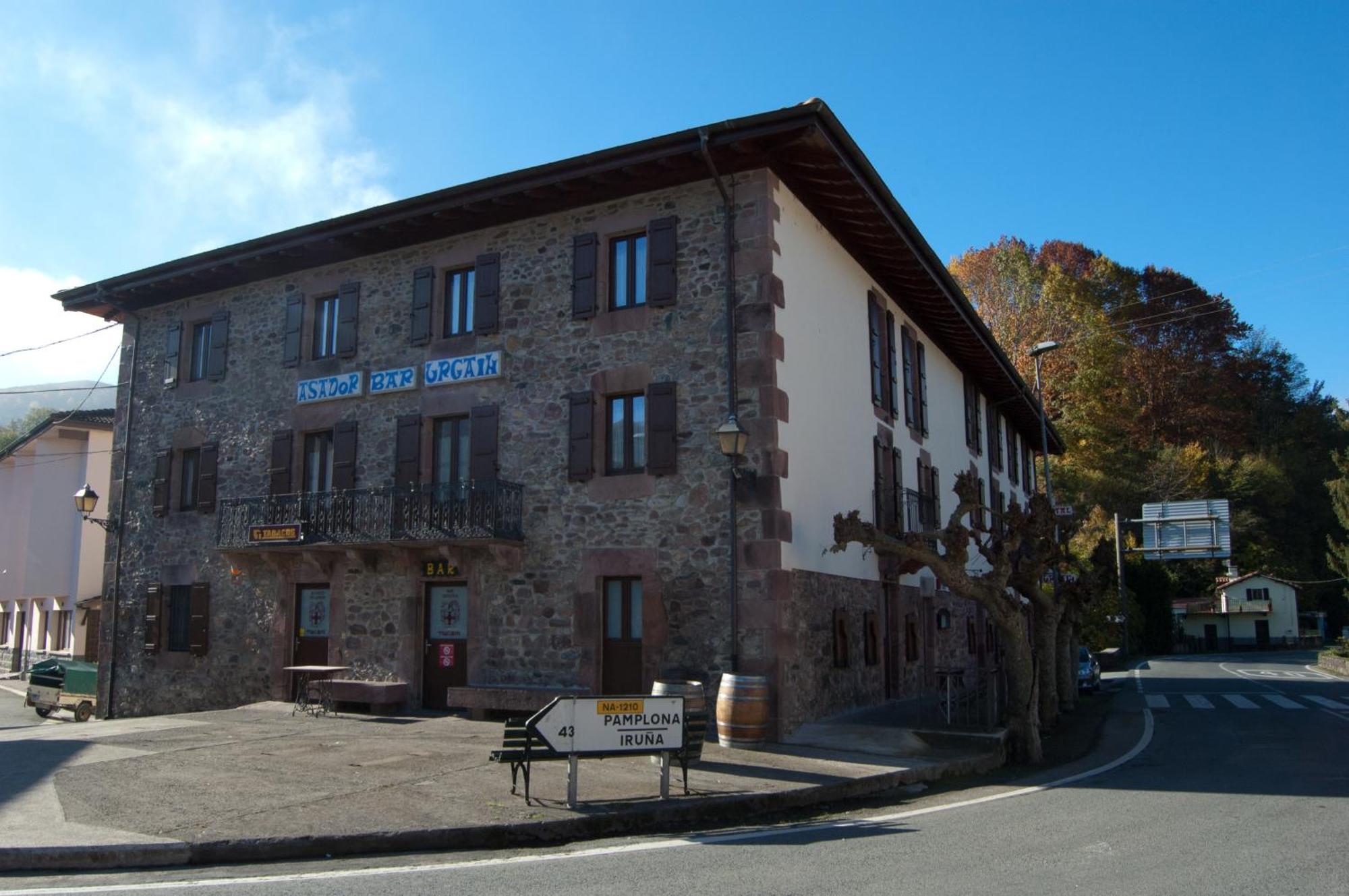 Hotel Urgain Oronoz-Mugaire Екстер'єр фото