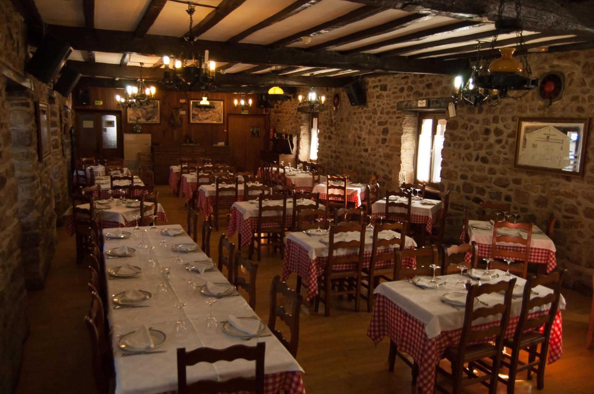 Hotel Urgain Oronoz-Mugaire Екстер'єр фото
