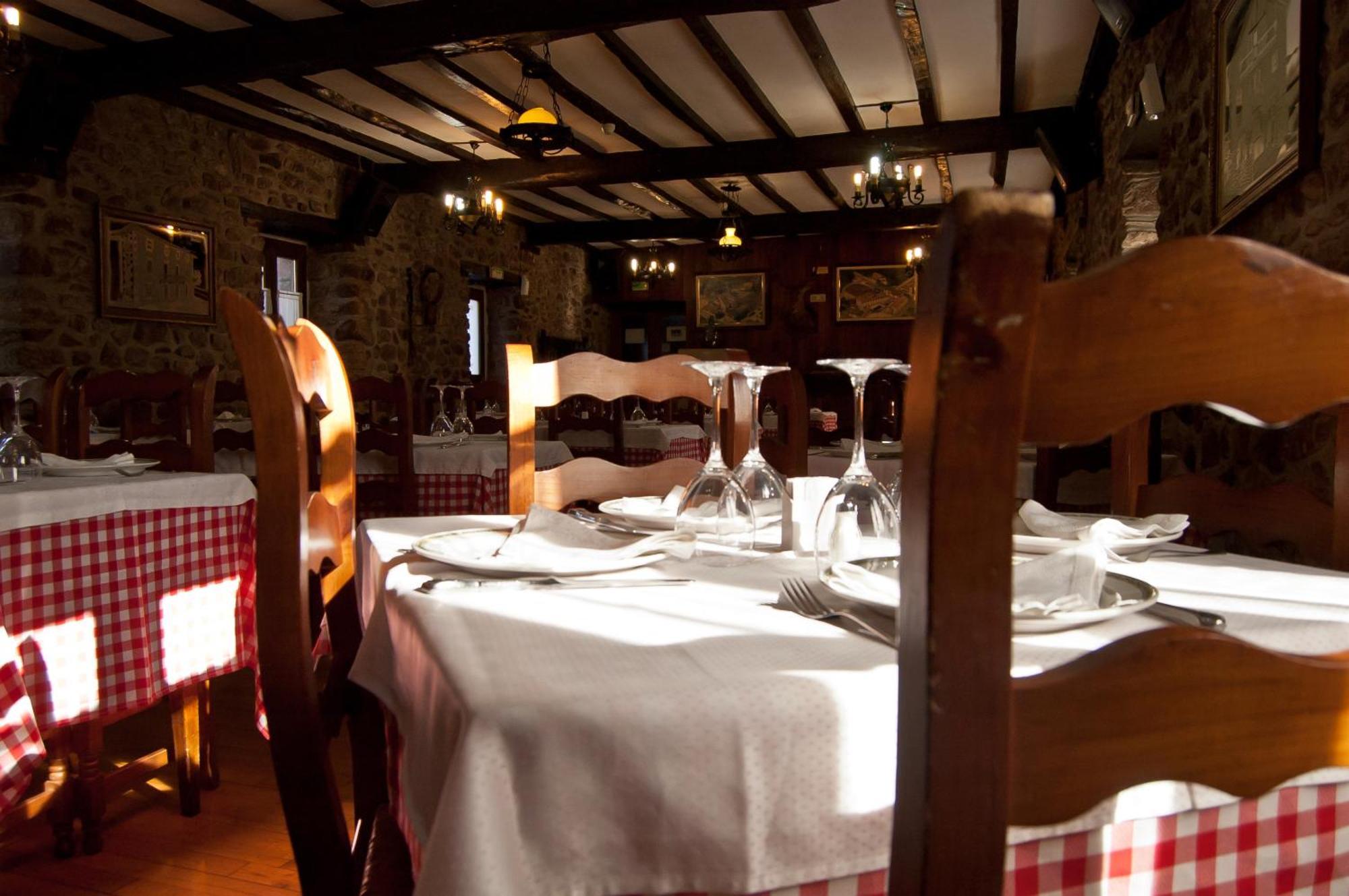 Hotel Urgain Oronoz-Mugaire Екстер'єр фото