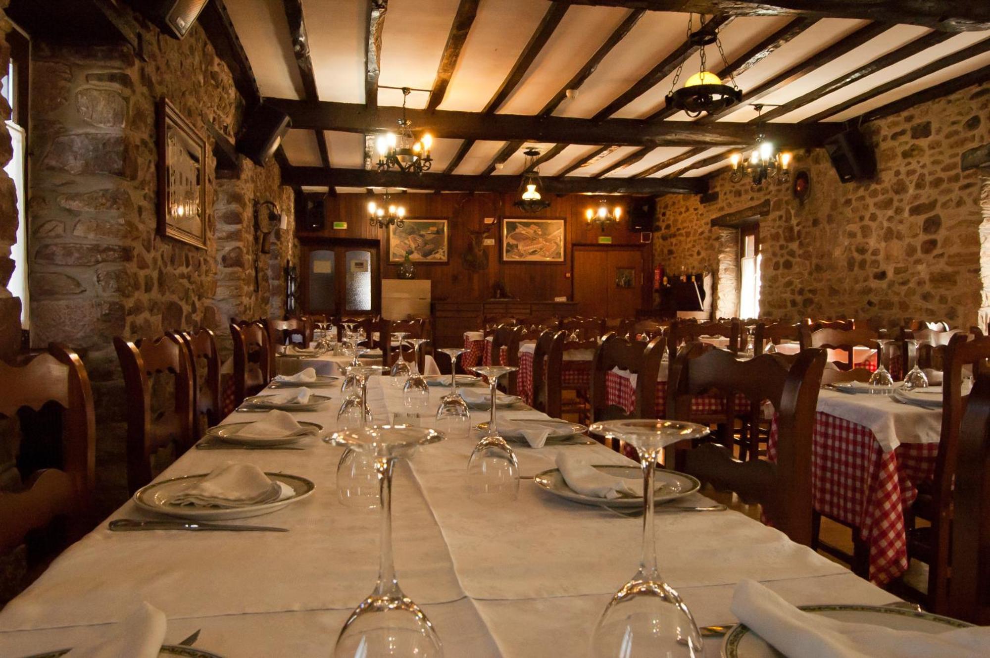 Hotel Urgain Oronoz-Mugaire Екстер'єр фото