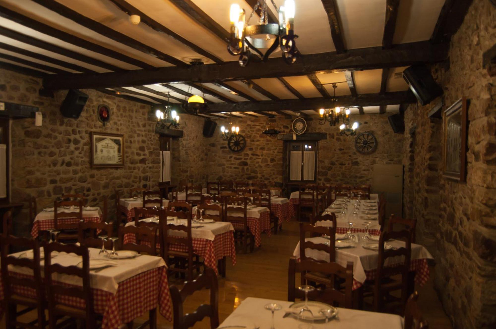 Hotel Urgain Oronoz-Mugaire Екстер'єр фото