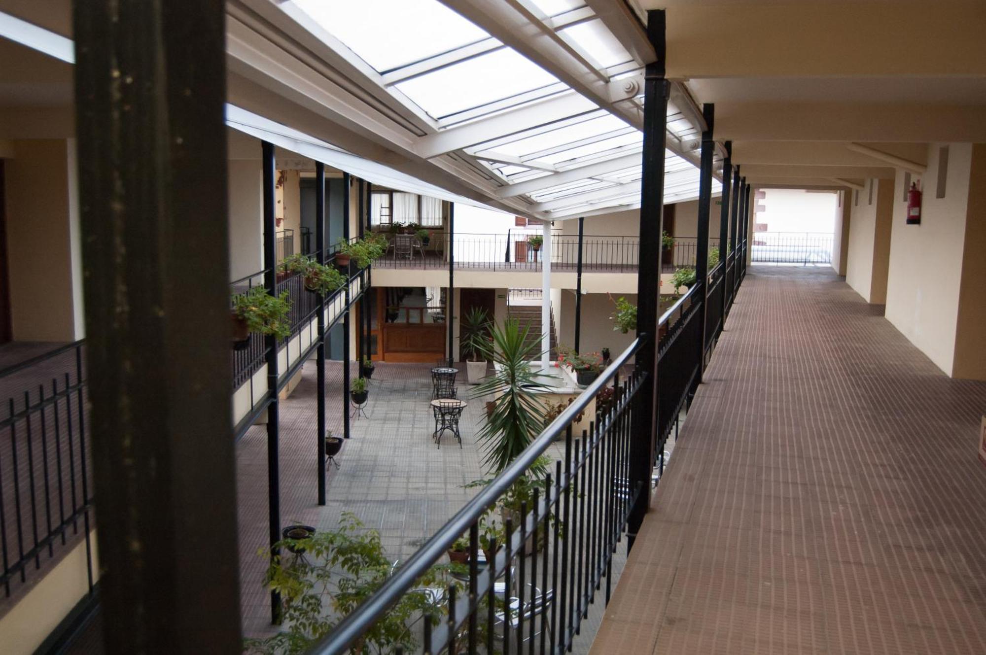 Hotel Urgain Oronoz-Mugaire Екстер'єр фото